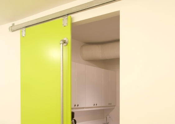 réussir la pose d'une porte coulissante d'intérieur - bienchoisir