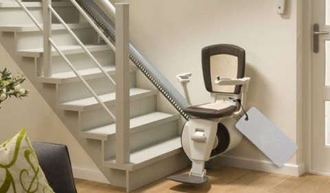 Monte-escalier : adaptable sur tous les escaliers !