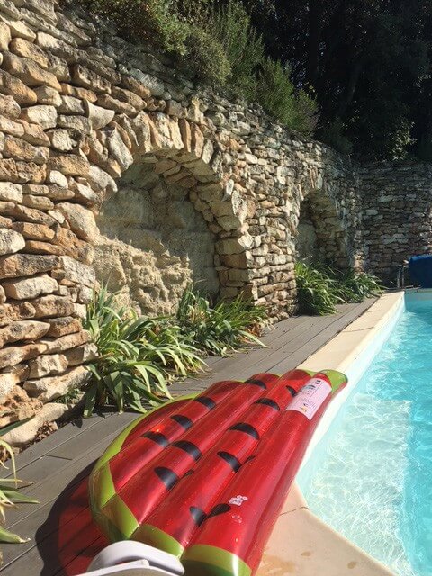 Façade et arches en pierres de taille