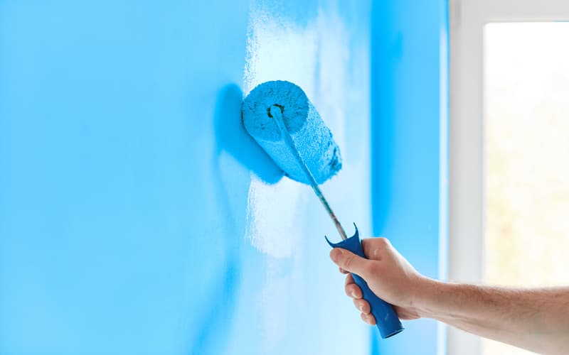 Travaux de peinture : prix au m² en 2025 et conseils pour bien choisir