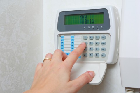 Installer une alarme anti-intrusion pour sécuriser votre maison