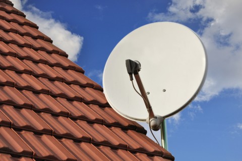 Installer et orienter une antenne parabolique