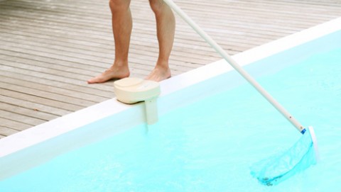 Comment nettoyer l’eau de sa piscine en 4 étapes ?
